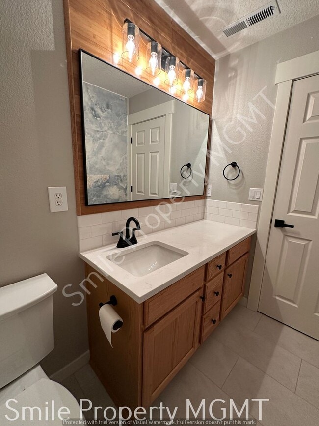 Building Photo - 4524 SE Oakhurst St