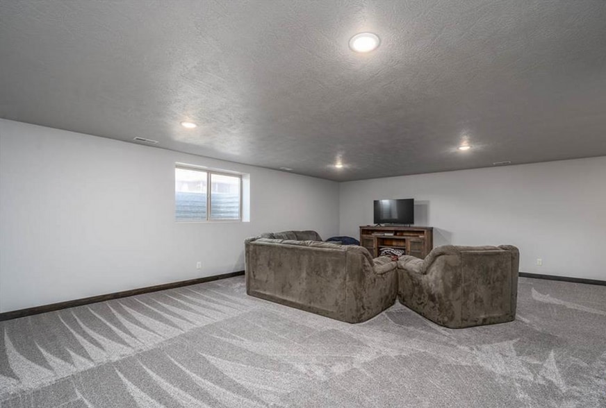 Building Photo - 4317 S Alpine Ave