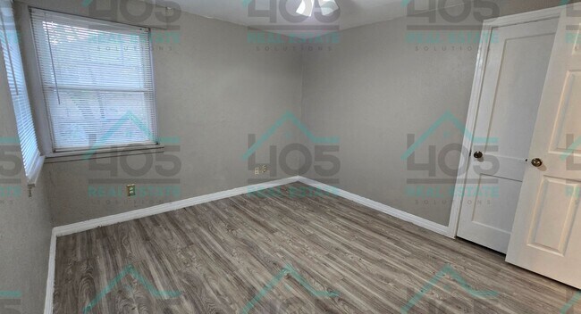 Building Photo - 2 Bedroom Home