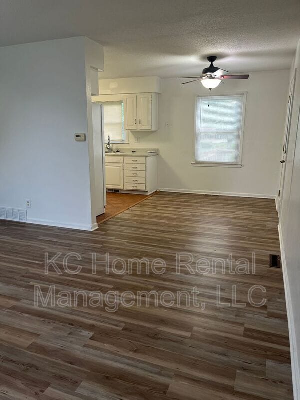 Building Photo - 805 W 39 St N