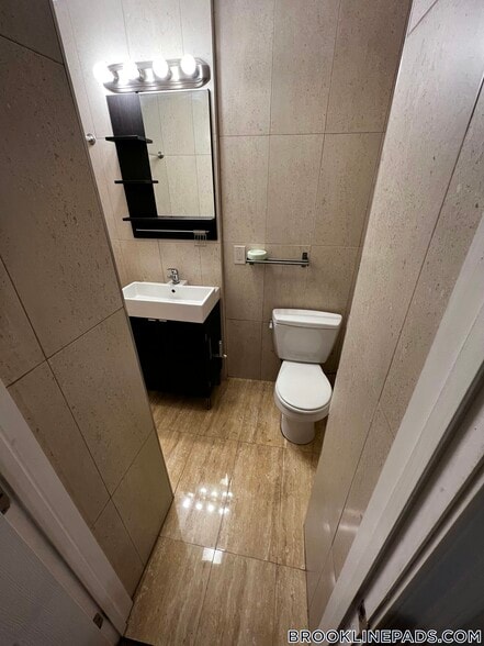 Building Photo - 1203 Beacon St