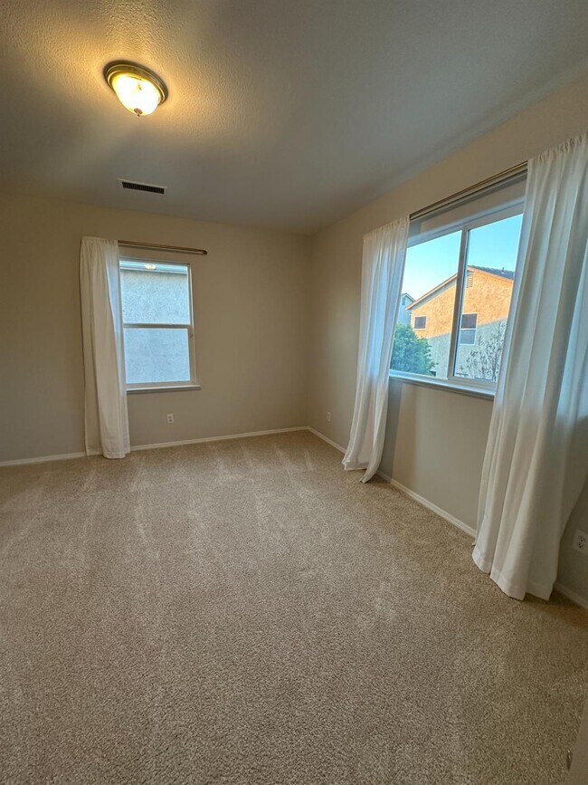 Building Photo - 721 W Fontaine Ln