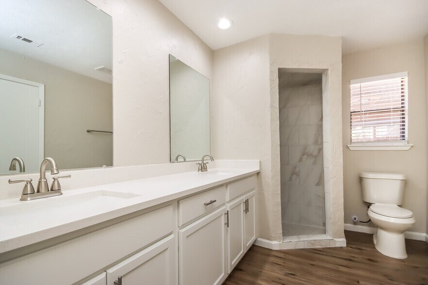 Building Photo - 2210 Dristone Dr