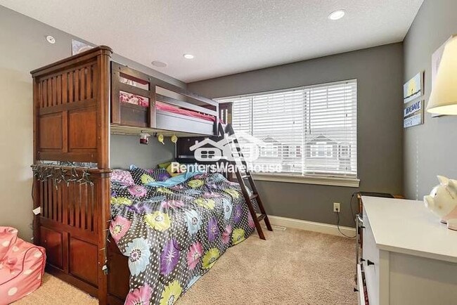 Building Photo - Executive Townhome in Stonemills Community...