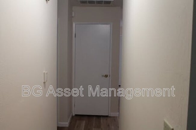 Building Photo - 3112 Groom Dr