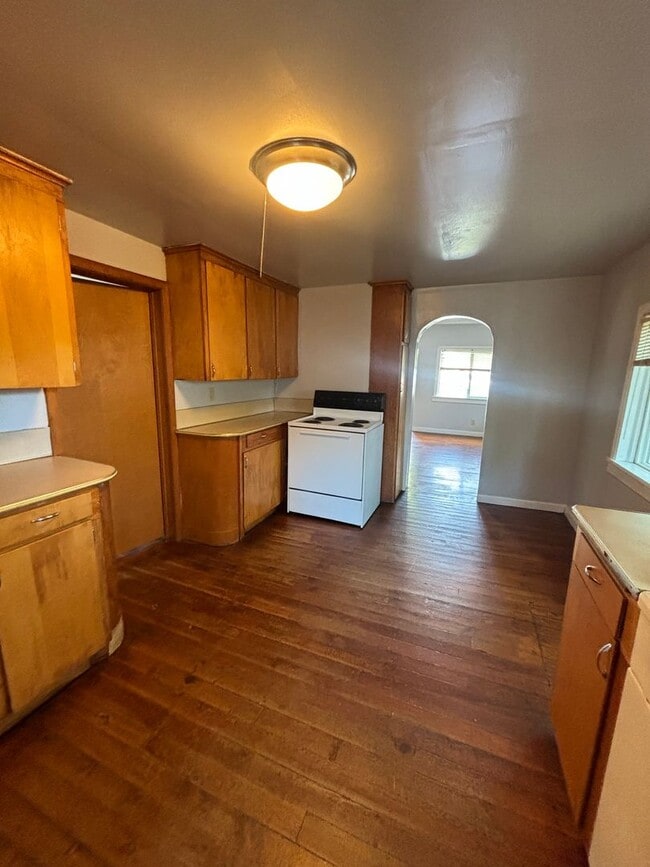 Building Photo - Charming 2-Bedroom Single Family Home