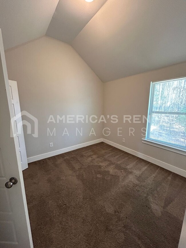 Building Photo - Home for Rent in Chelsea, AL!!! Sign a 24-...