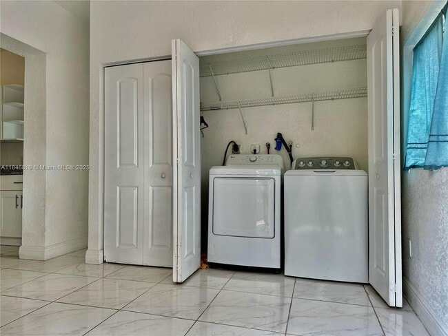 Building Photo - 1284 NW 39th St