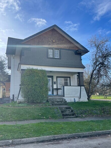 Building Photo - 390 W 19th Ave