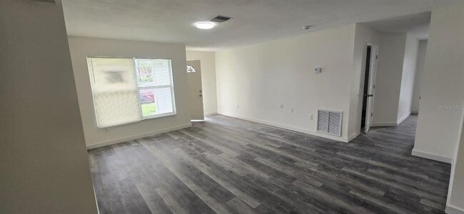 Building Photo - 22149 Bronxville Ave