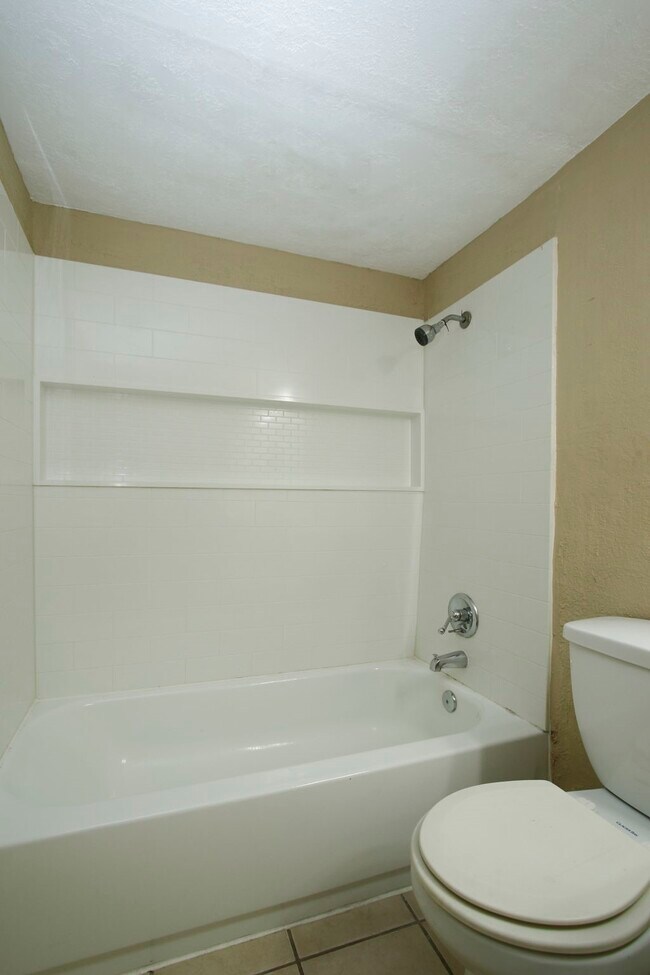 Building Photo - 2822 S Bartell Dr