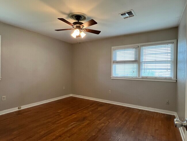 Bedroom 2 - 2129 W Arrowhead Dr