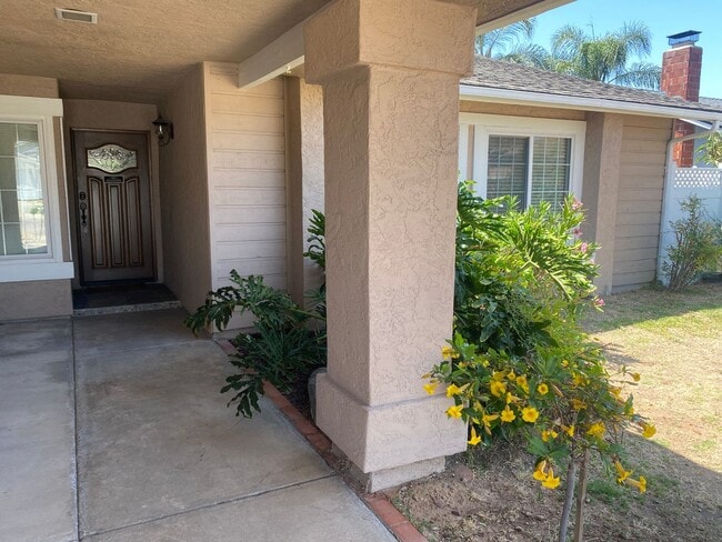 Building Photo - 3 Bedroom Home - Centrally Located with So...