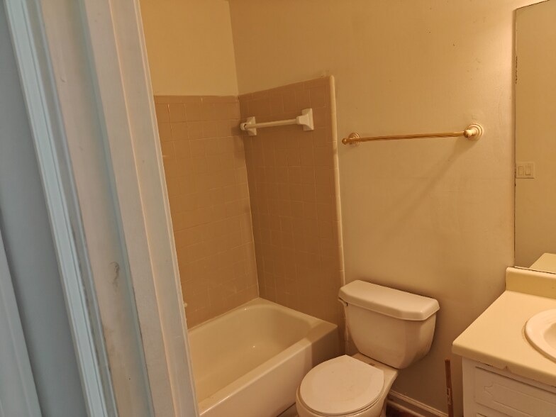 Building Photo - 1125 Memory Ln