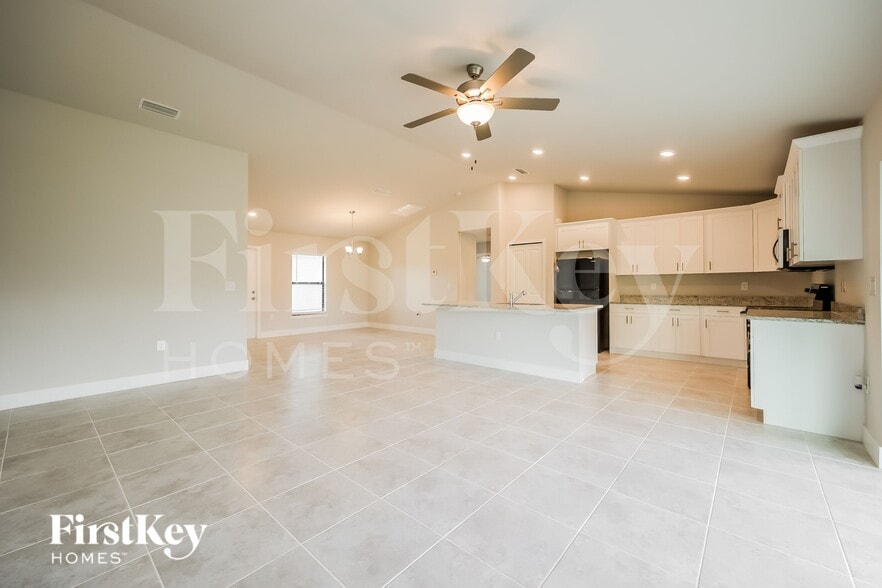 Building Photo - 915 Plumosa Ave