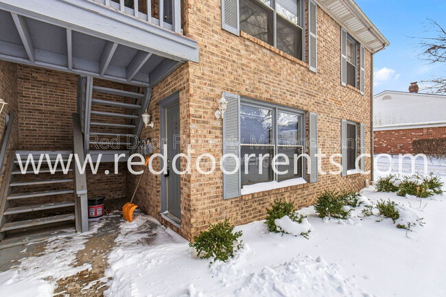 Building Photo - 231 Lark Dr