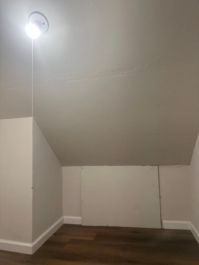 Building Photo - 4 Bedroom 2 Bathroom Home for Rent in East...