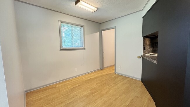 Building Photo - 207 Gulpha Dr
