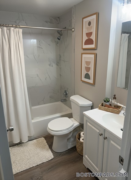 Building Photo - 13 Kenmar Dr