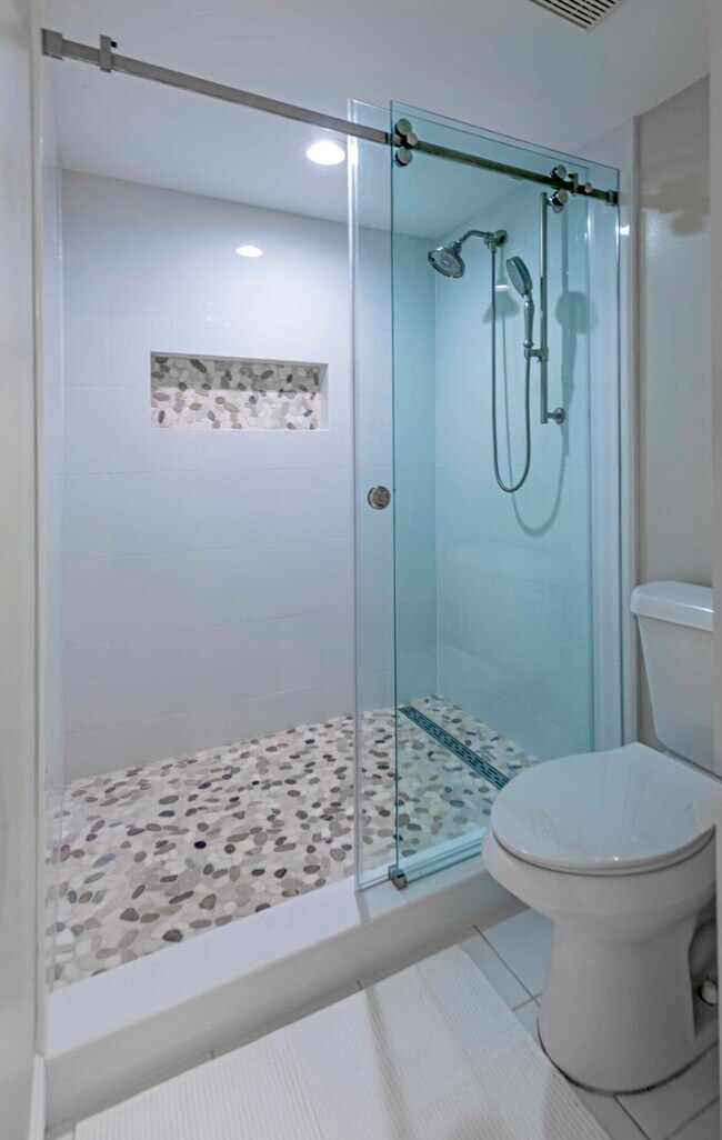 Building Photo - 4501 Fairway Dr N