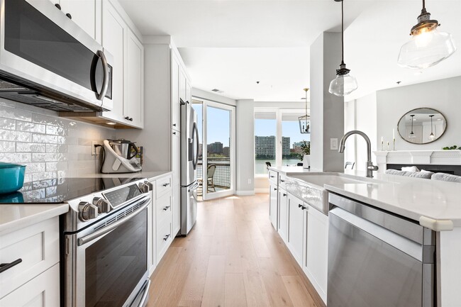 Building Photo - 600 Harbor Blvd