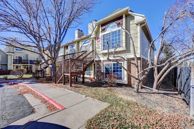 Building Photo - $1,995 - 2 Bed, 2 Bath Lofted Townhome in ...
