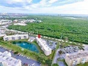 Building Photo - 170 SE 5th Ave