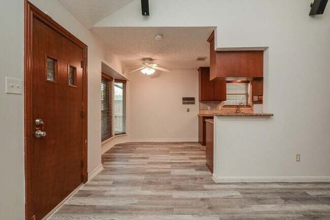 Building Photo - 11915 N Hanworth Dr