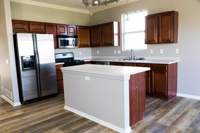 Building Photo - 14005 Kelly Dr