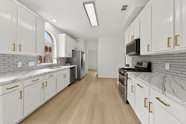 Building Photo - 3315 Berzin Ct