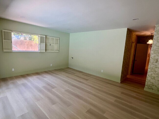 Building Photo - 16641 Park Ln Cir