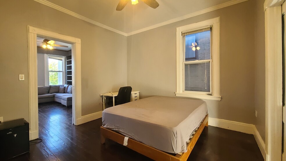Building Photo - 476 GREGORY Ave