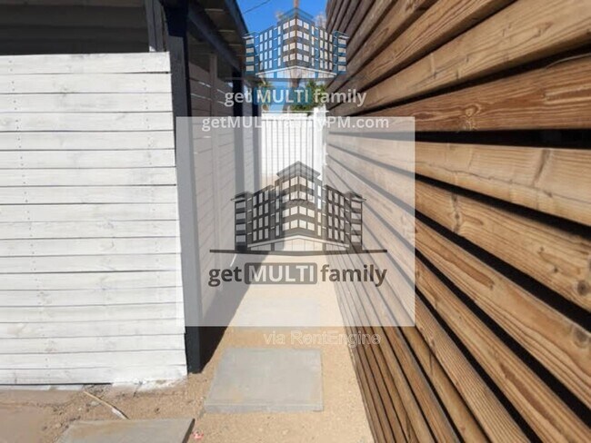 Building Photo - 1402 E McKinley St