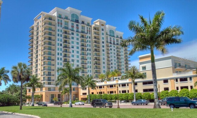 Building Photo - 800 N Tamiami Trl