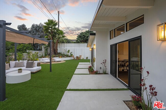 Building Photo - 4600 Don Quixote Dr