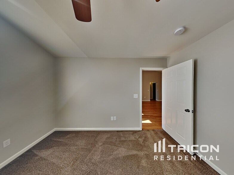 Building Photo - 118 Winding Cedar Dr
