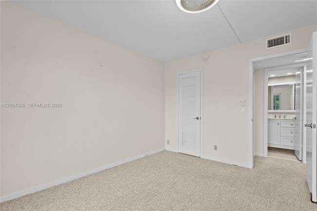 Building Photo - 523 Fanshaw M