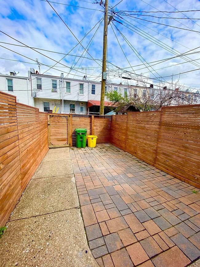 Building Photo - 305 S Lehigh St