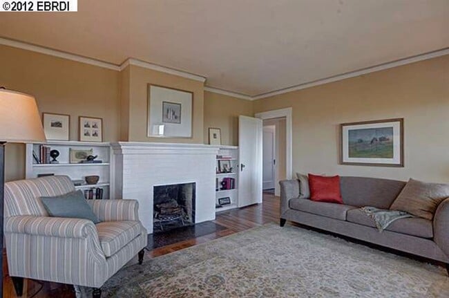 Building Photo - Gorgeous North Berkeley 3 Bedroom