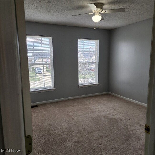 Building Photo - 4390 Lexington Ridge Dr
