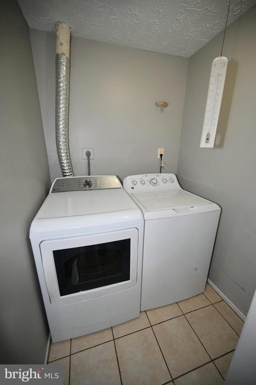 Building Photo - 2103 Tanglewood Dr