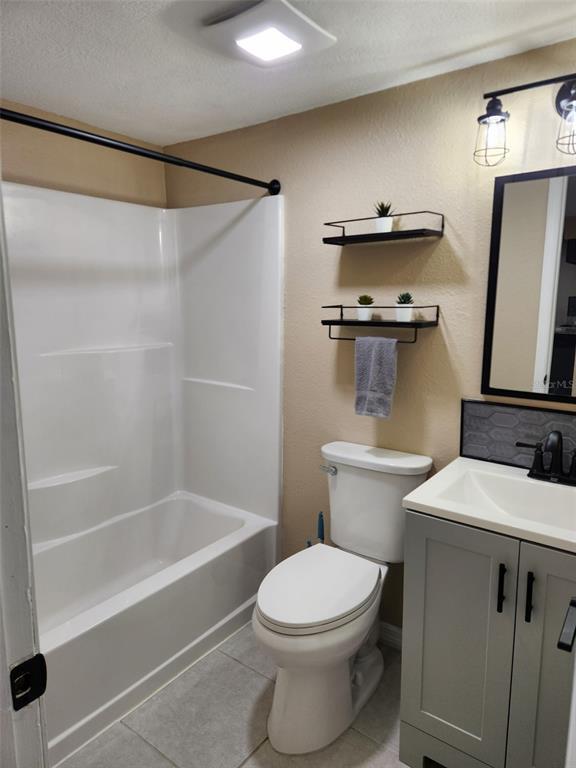 Building Photo - 211 Thorntree Pl