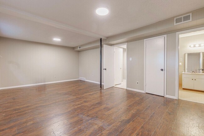 Building Photo - 4BR/1.5BA split-level in Grandview Heights