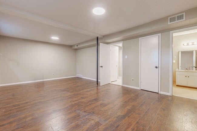 Building Photo - Rent greatly reduced PLUS Fall Special! 1/...