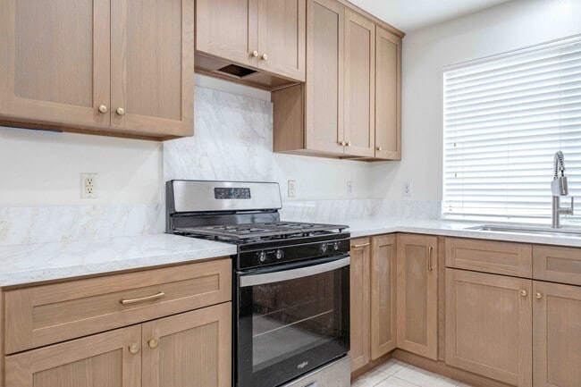 Building Photo - Gated Townhome with Updated Kitchen and Private Backyard