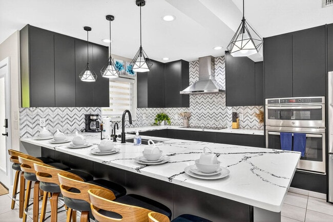 Building Photo - 318 S Burlingame Ave