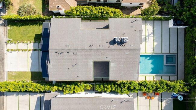 Building Photo - 4539 Longridge Ave