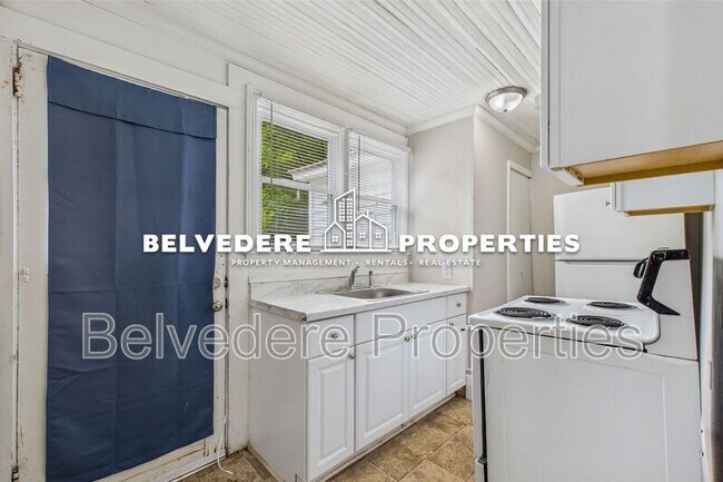 Building Photo - 1118 Campbell