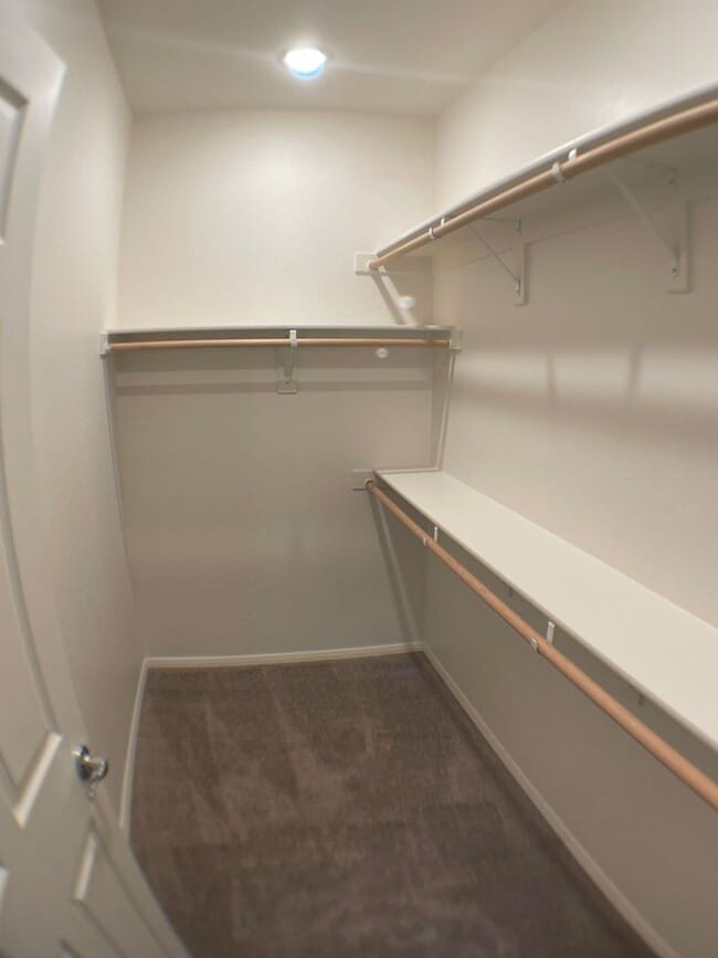 Building Photo - MOVE IN READY! Top-Floor Condo in the Hear...