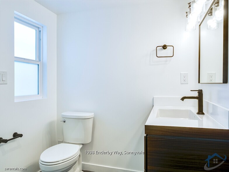 Building Photo - 1038 Enderby Way